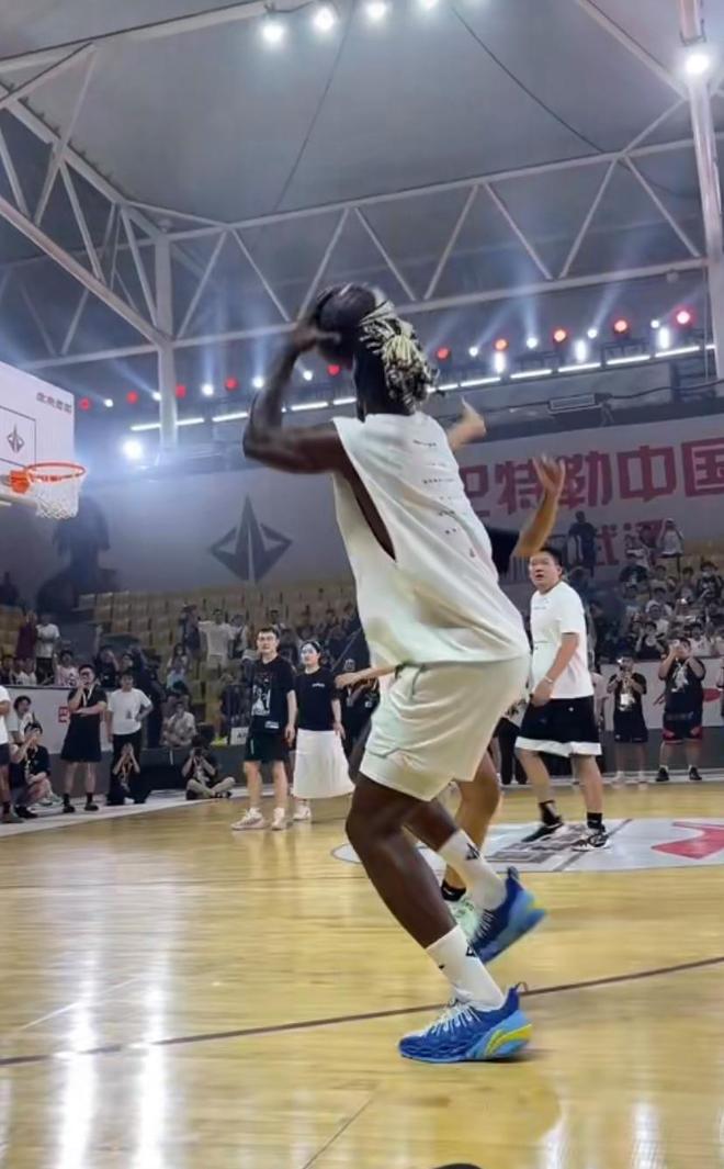 开云-巴特勒重要时刻持续失利，TES带队取胜！观众掌声雷动-开云